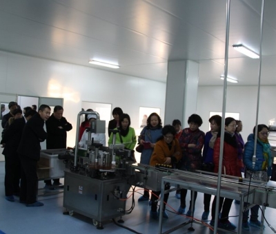 省農(nóng)業(yè)廳副廳長程關(guān)懷、工會主席鄧付生一行蒞臨仙客來公司考察