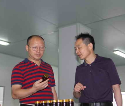 何煥清教授蒞臨仙客來公司考察靈芝精深加工技術(shù)