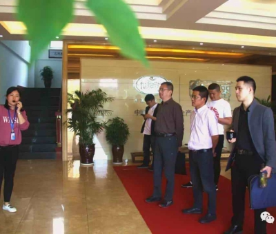 “堅扶實業(yè)，造福人民”推動食用菌產業(yè)升級！省發(fā)改委商價管理處領導蒞臨仙客來靈芝調研。