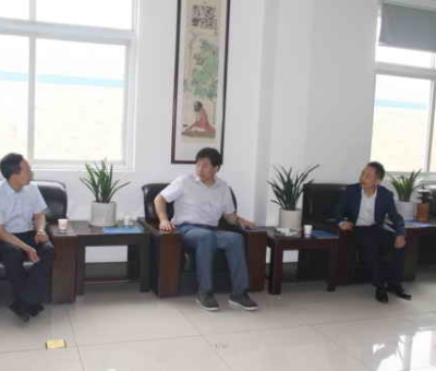 上海食用菌研究所所長張勁松帶隊到仙客來公司 調研靈芝產業(yè)發(fā)展情況