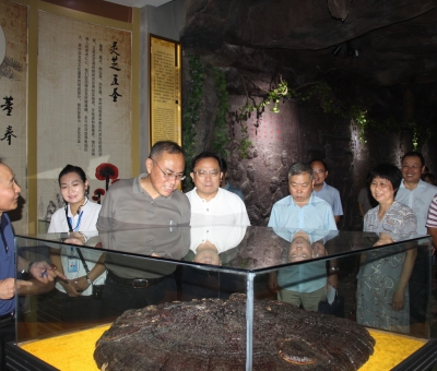 九江職業(yè)大學(xué)黨委書記，市教育局黨委書記、局長熊穎蒞臨仙客來公司走訪調(diào)研