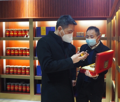 市委常委、市紀(jì)委書記熊明一行到仙客來公司走訪慰問并調(diào)研食品安全工作