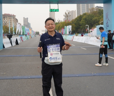仙客來靈芝潘新華完賽九江馬拉松  用奔跑詮釋健康初心